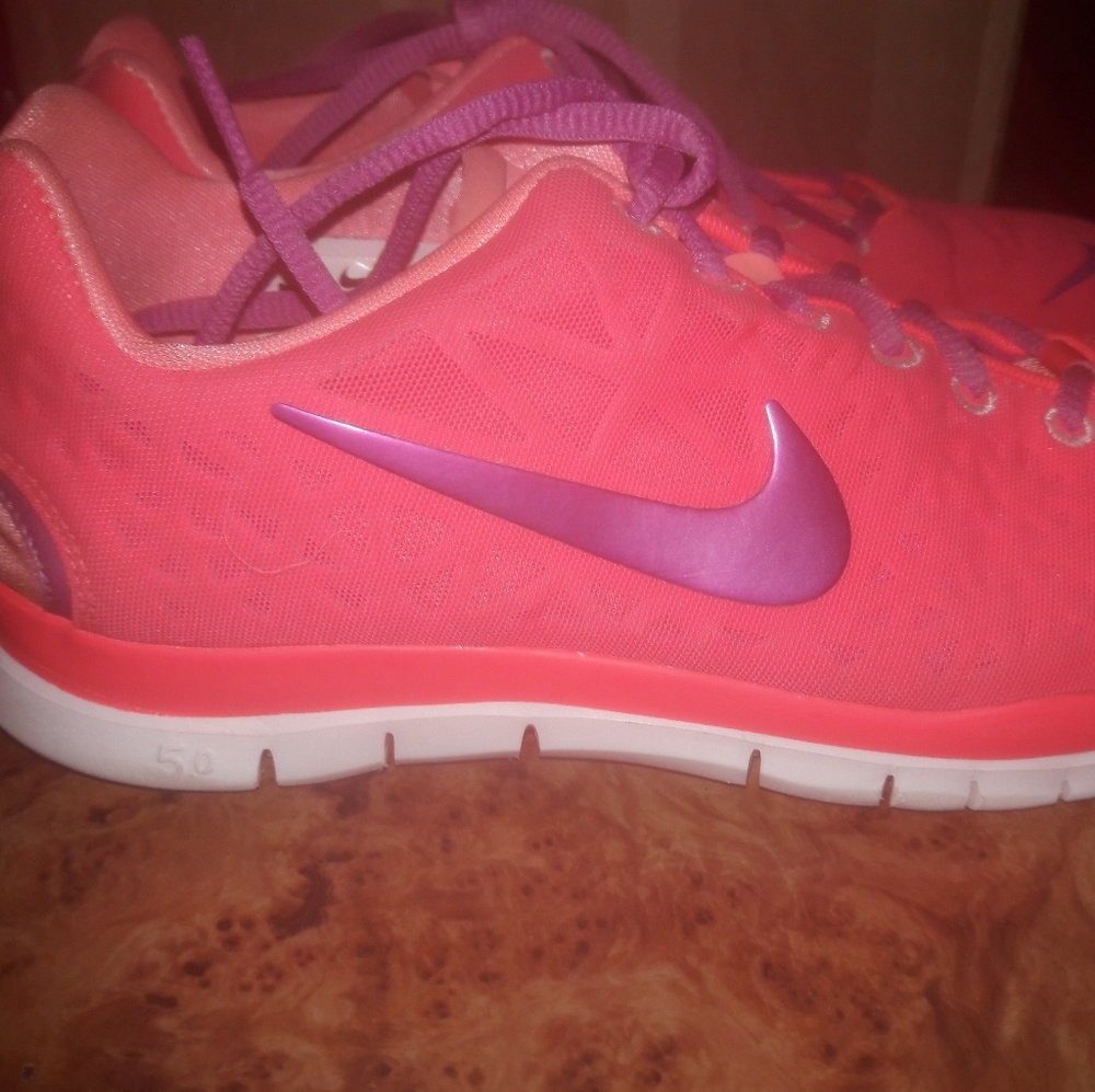 Womens pink nikes